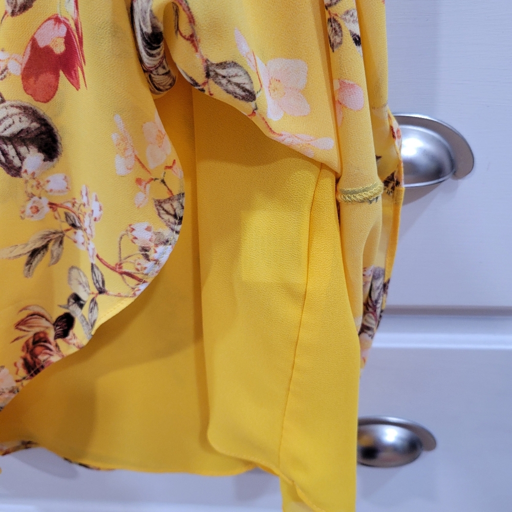 Rose & Olive Floral Sleeveless Blouse - Picture 6 of 7
